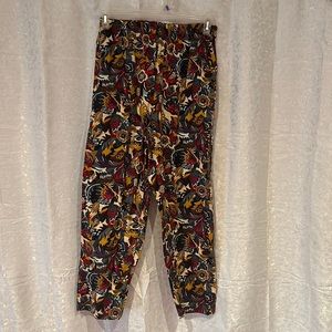 Super cute, high waisted trousers!